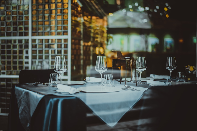 drink, food photography, crockery, wine, dinning, napkin, black, dining table, 5K, table knife, table, place setting, drinking glass, food and drink, decorations