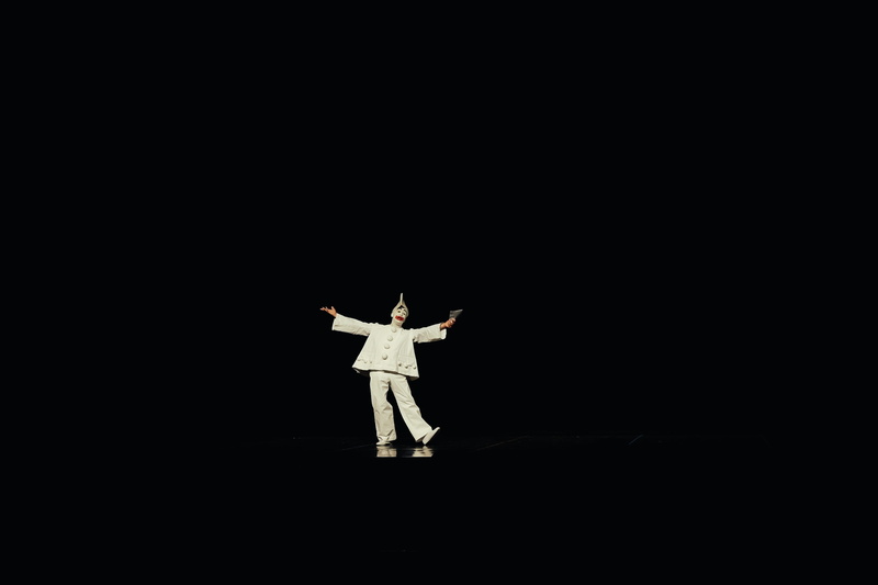 indoors, theatrical performance, performing arts event, standing, dark, human arm, clown, københavn, black background, white, copy space, stage theater
