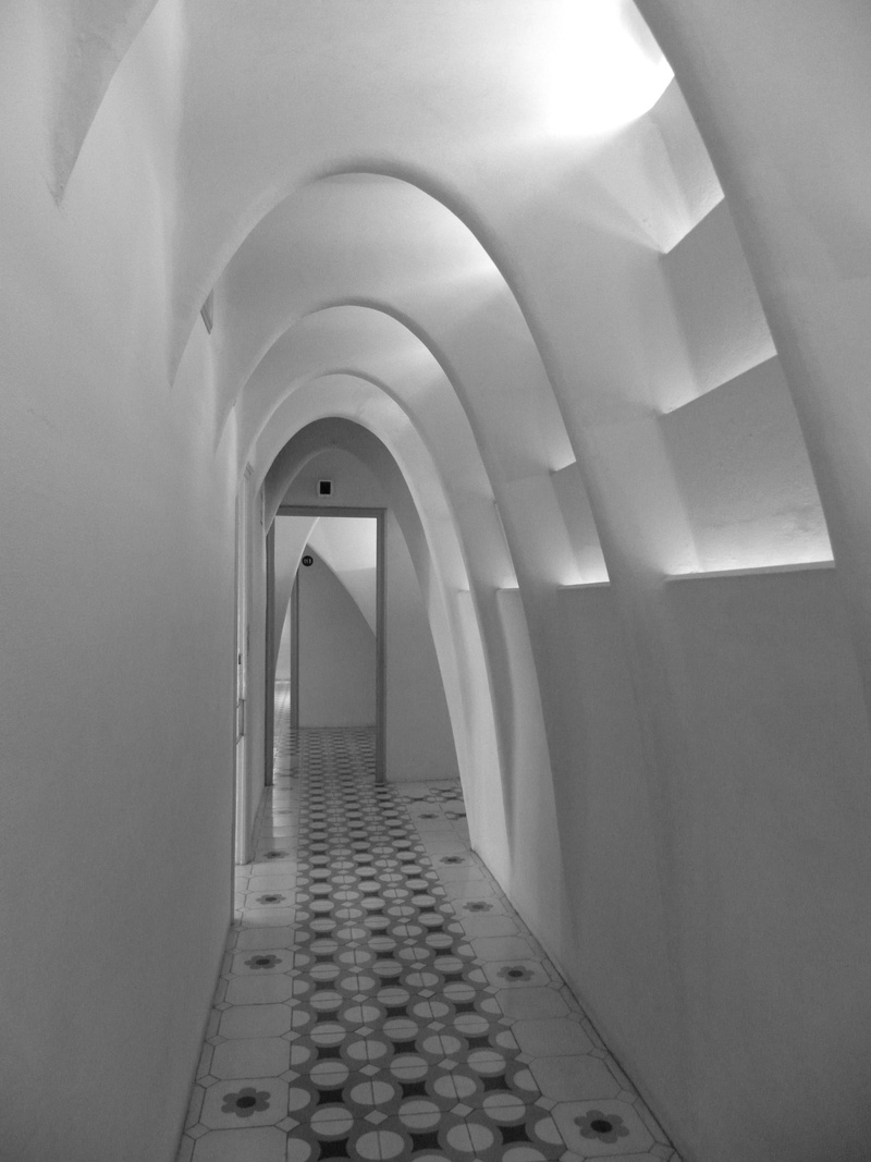 colonnade, arcade, the way forward, battlo house, day, europe, building, built structure, 4K, diminishing perspective, black and white, barcelona, repetition