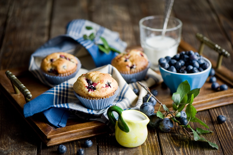 berries, cake, sweet food, ready-to-eat, baked pastry item, muffin, 4K, food and drink, blueberry, tray, indoors, berry fruit, wood - material, sweet