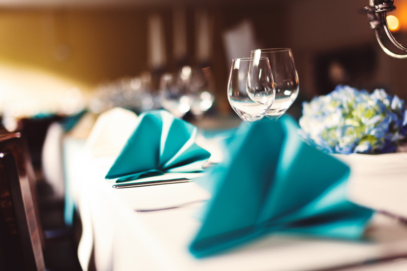 food and drink, blue, 1080P, setting, business, close-up, restaurant, still life, turquoise colored, household equipment, napkin, fork, table knife, place setting