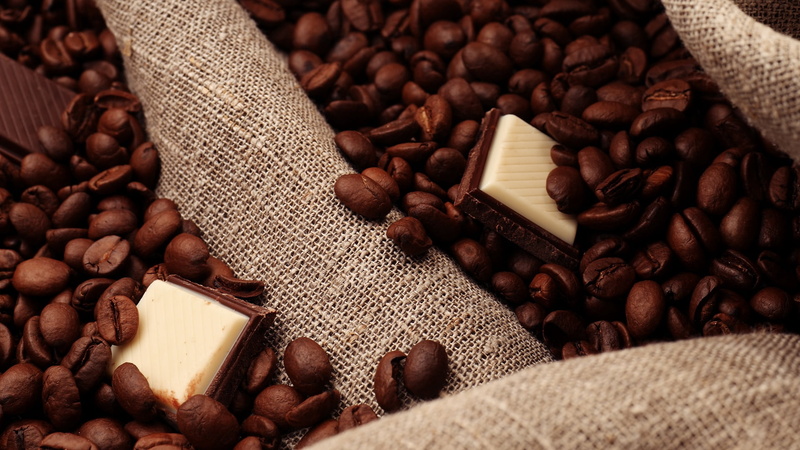 coffee - Drink, white, bag, chocolate, scented, dark, tile, wood - Material, burlap, backgrounds, canvas, full frame, lot, coffee, coffee Crop, large group of objects