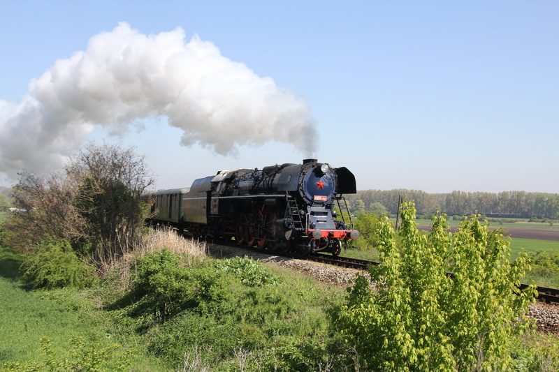 hrušovany nad jevišovkou, outdoors, steam cloud, mode of transport, day, public transportation, csd498, albatross, plant, sky, 2K, air pollution, Railway