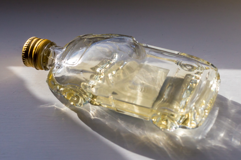 reflection, jewelry, light, glass, glass - material, pop bottle, gemstone, nature, drinking glass, 8K, still life, container, close-up, shaker, refreshment