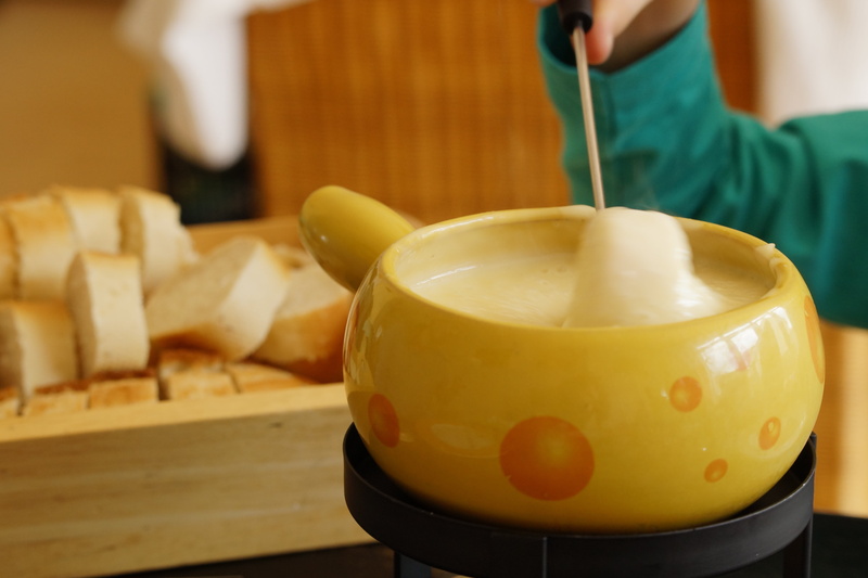 indoors, preparation, hand, eating utensil, domestic Kitchen, frame, freshness, pieces of bread, cheese, fondue, dunk, melted, holding, swiss, food and drink