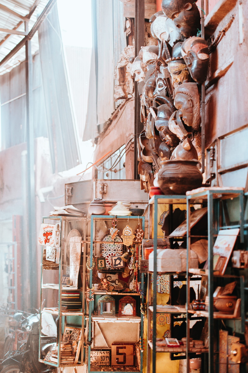large group of objects, tribal, market, marrakesh, decors, day, window, retail, outdoors, 4K, choice, souks, for sale, white, no people, architecture