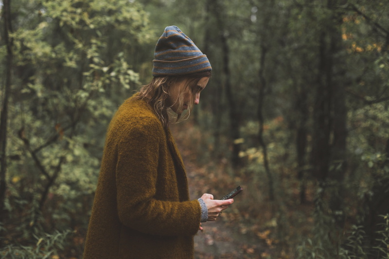 communication, woodland, Seasons, smart phone, tree, land, forest, woman, side view, adult, hairstyle, Fall, mobile phone, Outdoor, outdoors, warm clothing