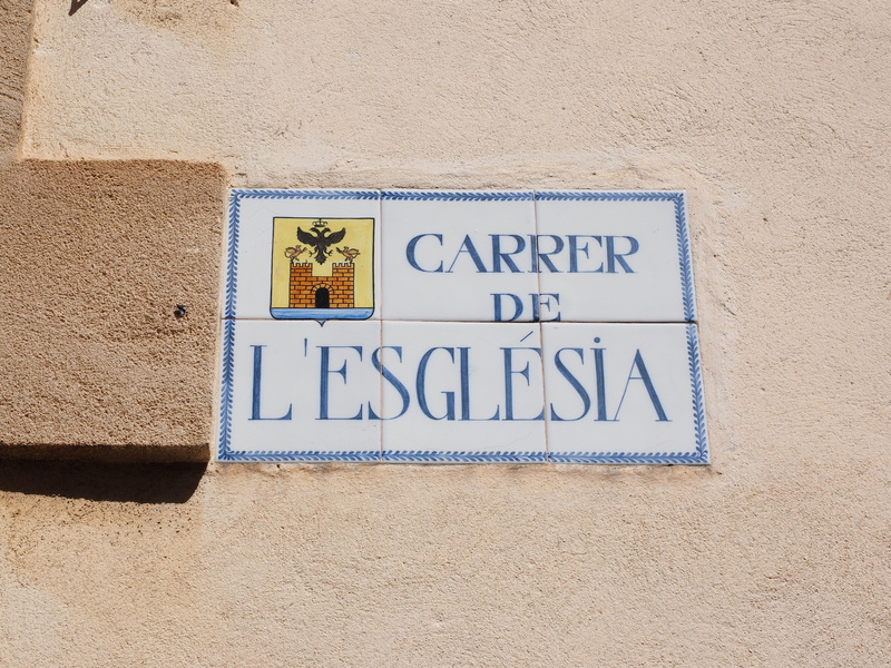 close-up, alcúdia, built structure, no people, street sign, sign, information, outdoors, tile street sign, mallorca, road, wall - building feature, mediterranean