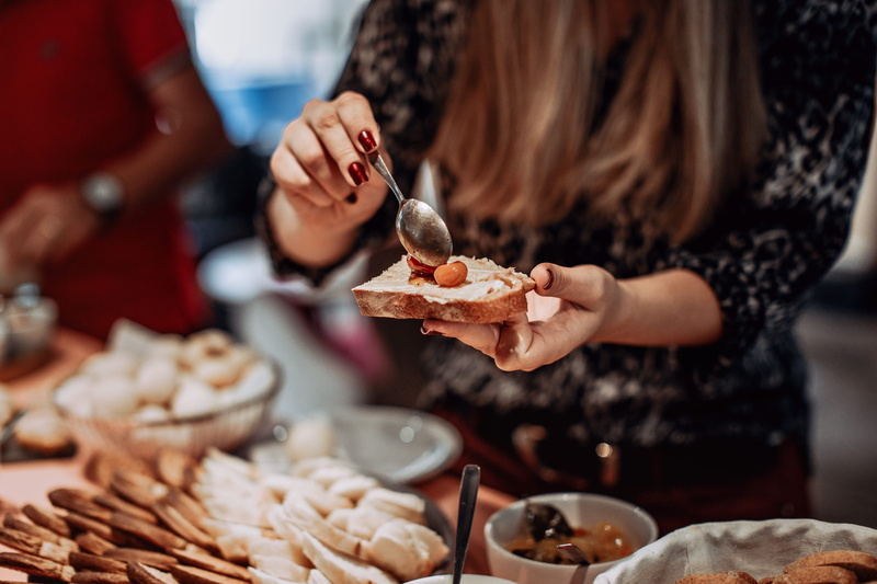 meal, offspring, cafeteria, human, unhealthy eating, selective focus, pita, holding, child, woman, snack, females, person, bread, childhood, dessert, eating