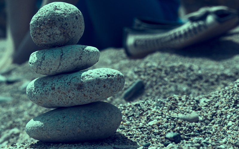 balance, heap, ideas, blue, sea, zen-like, stone - Object, group of objects, no People, backgrounds, pebble, focus on foreground, shape, stack, concepts