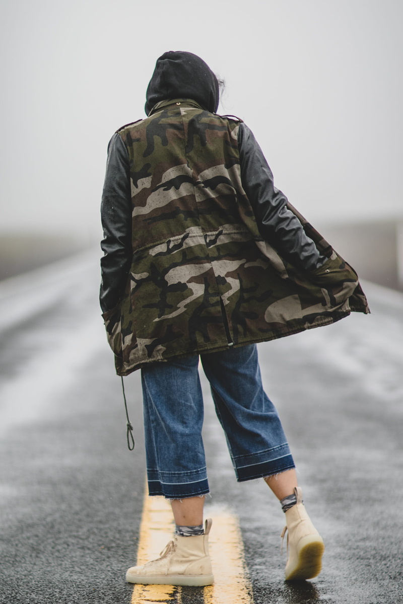 2K, nature, wear, back view, outfit, outdoors, warm clothing, photoshoot, winter, asphalt, men, focus, camouflage, person, street, day, sneakers, jacket