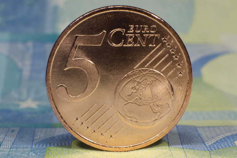 loose change, copper, € coin, euro cent, close-up, cash and cash equivalents, metal money, metal, front side, text, pay, save, economy, capital letter