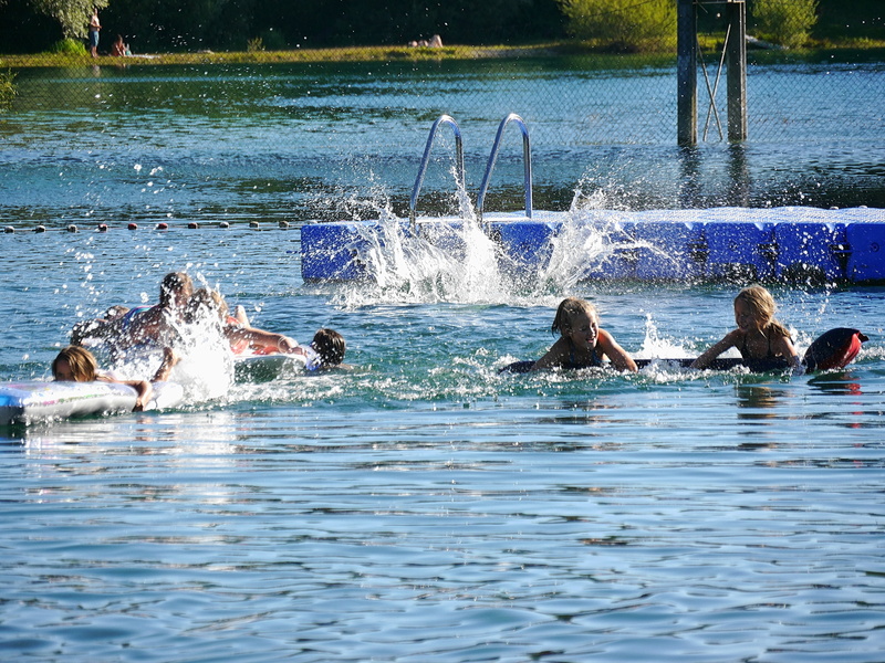 summer delights, fun bathing, motion, enjoyment, pool, fun, children, holidays, real people, outdoors, stretch, swim, splashing, waterfront, lifestyles