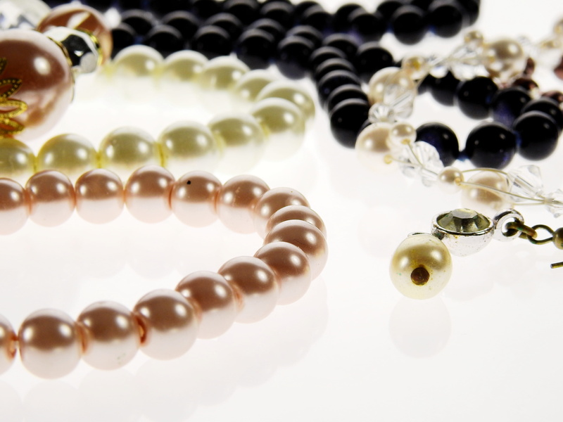 still life, necklace, assorted, heritage, valuable, value, expense, money, bangle, studio shot, color, earring, jewelry, bead, white color, necklaces, pearl