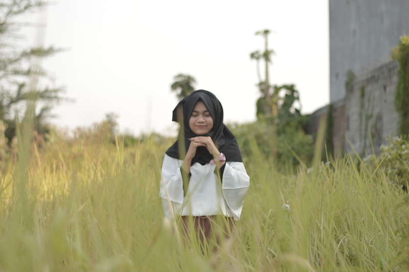 islam, women, young adult, front view, peaceful, costume, looking at camera, muslim, one person, day, adult, young women, portrait, plant, 4K, standing