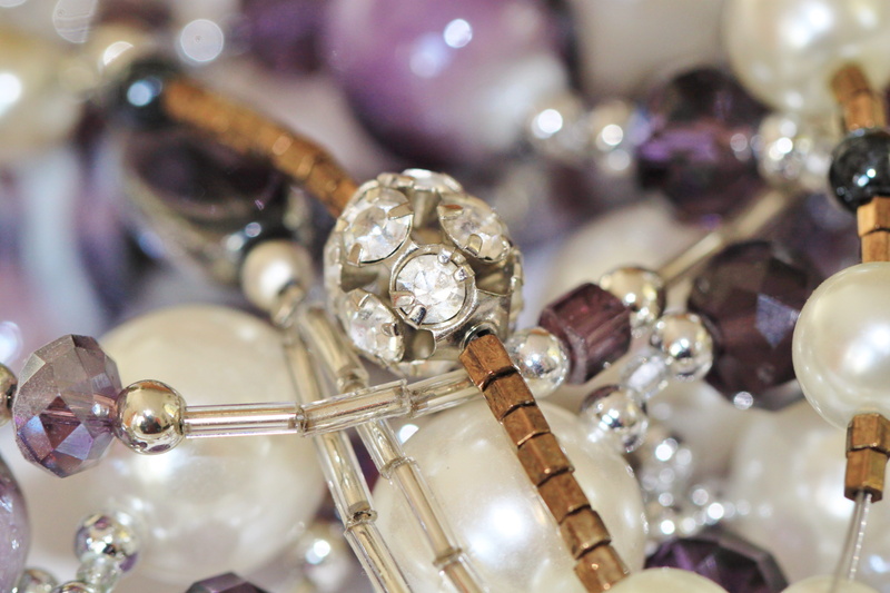 detail, necklace, shiny, selective focus, glass beads, close, choice, silver colored, jewellery, clear, abundance, pearl necklace, schmuckdesign, focus on foreground