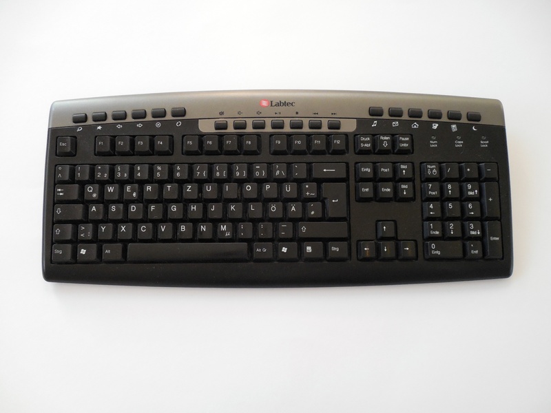 technology, studio shot, 2K, pc, hardware, calculator, keypad, input device, computer equipment, electrical equipment, keyboard, keys, equipment, computer
