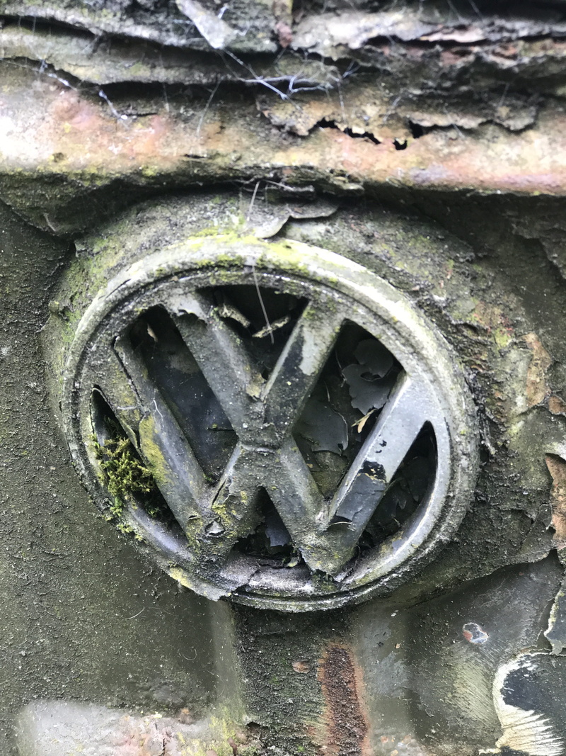 kübelwagen, land vehicle, outdoors, motor vehicle, tire, rubber, vw, obsolete, wheel, damaged, 4K, rusty, no people, metal, emblems, mode of transportation