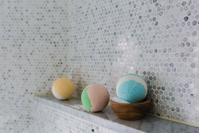 decoration, selective focus, animal Egg, 4K, bombs, relax, bath, egg, macaroon, egg carton, food and drink, indoors, brown, sphere, cultures, medium group of objects