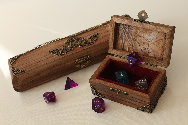wood - material, personal accessory, still life, art and craft, cube, classical style, book, box, cthulhu, brown, luggage, floral pattern, wooden, the past