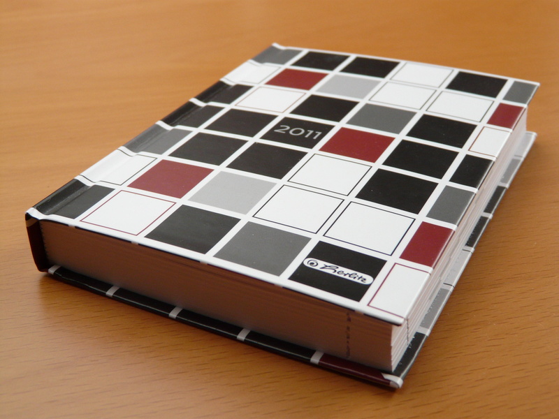 arts culture and entertainment, daily calendar, weekly calendar, 2K, beginnings, technology, red, table, calendar, year, single object, date, choice, no people
