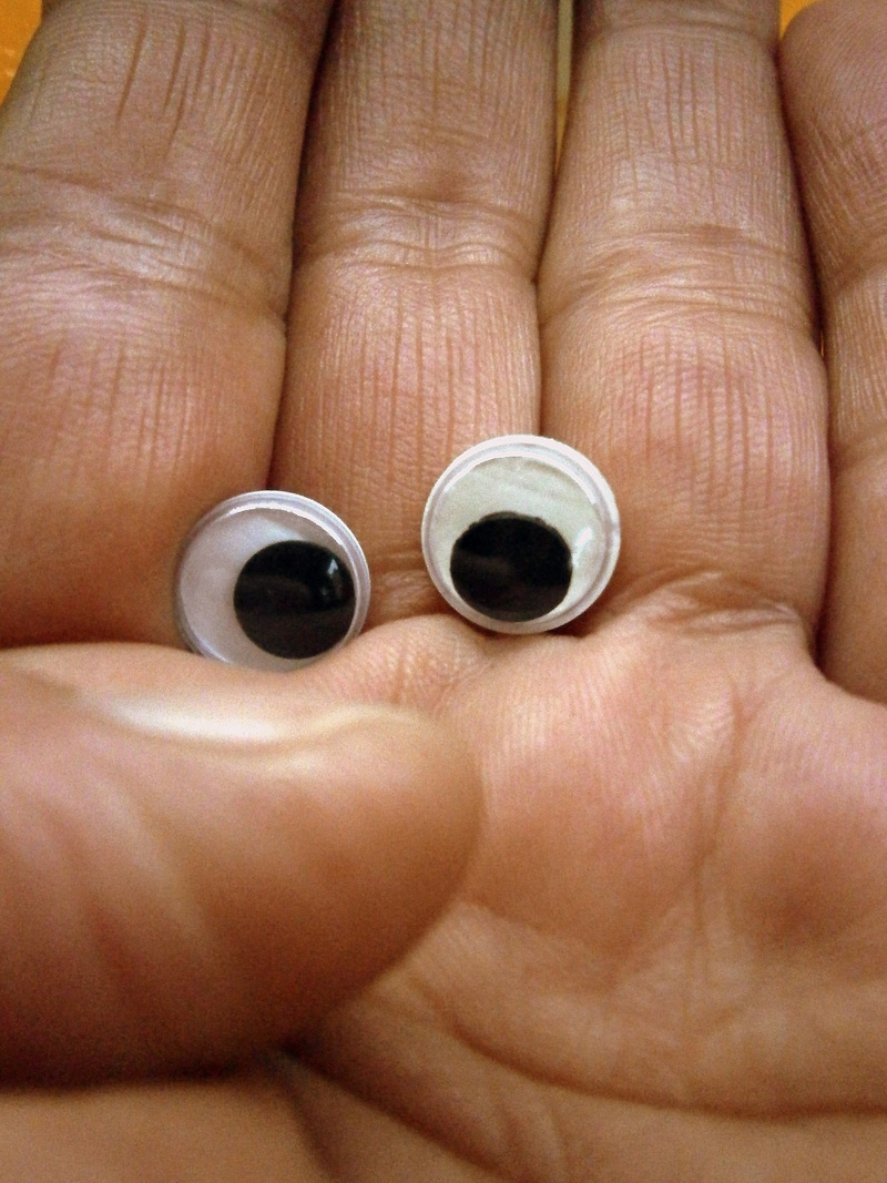 moving eyes, eyes, body part, coffee cup, holding, indoors, eye, drink, close, unrecognizable person, wobbly eye, coffee - drink, one person, close-up