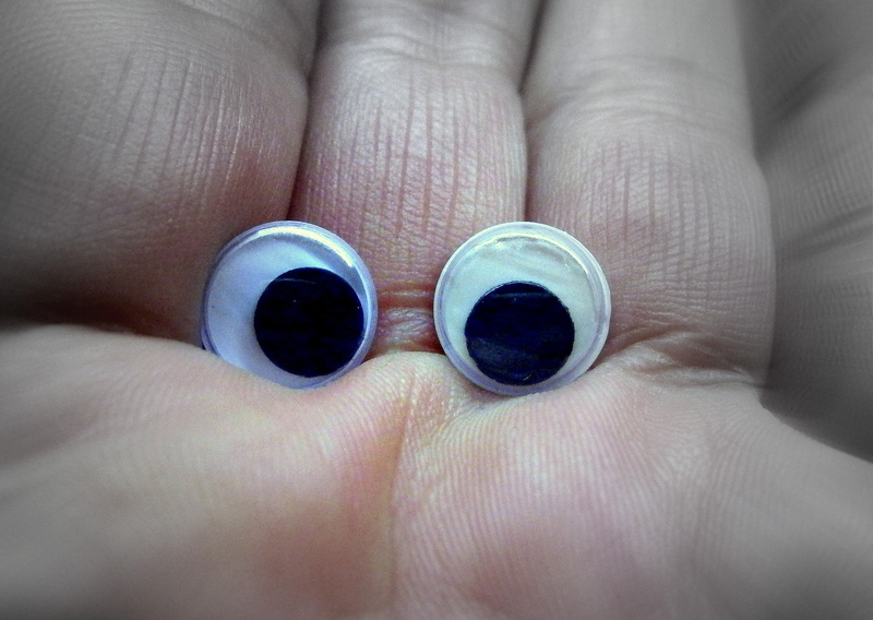 human hand, adult, holding, hand, satisfaction, close, body part, eyes, leisure activity, one person, close-up, group of objects, lifestyles, unrecognizable person