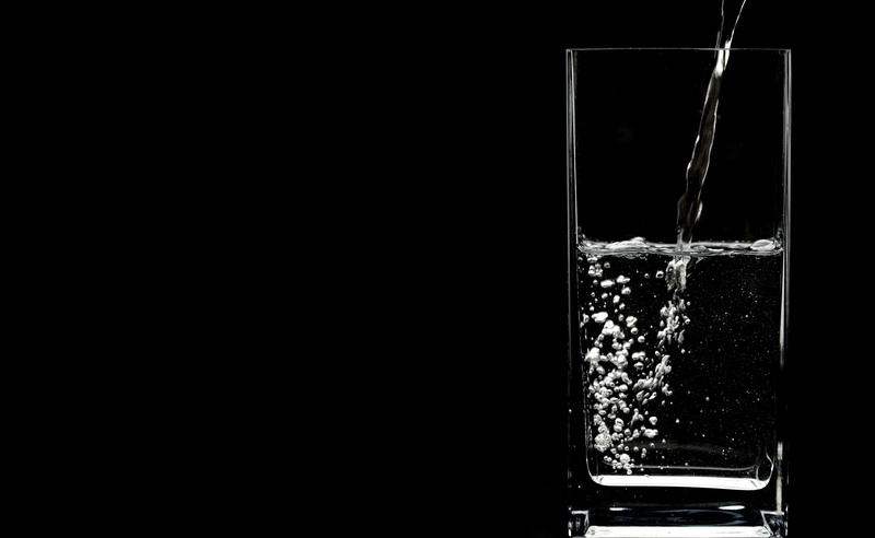 household equipment, 2K, refreshment, Half, food and drink, Water, drinking, drink, clear, freshness, drinking glass, Elements, Full, close-up, still life
