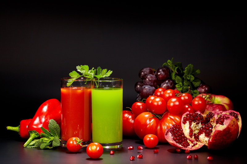 red, green, black background, glasses, juice, 5K, garnet, tomatoes, grapes