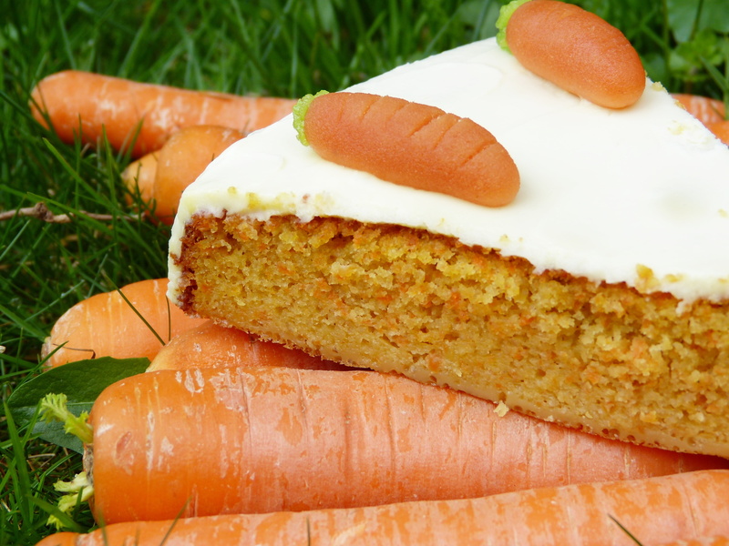 grass, frisch, food, hot dog, carrots, glaze, breakfast, orange, stevia, food and drink, meadow, picnic, fruit, indulgence, persipan, out, freshness, rüblikuchen
