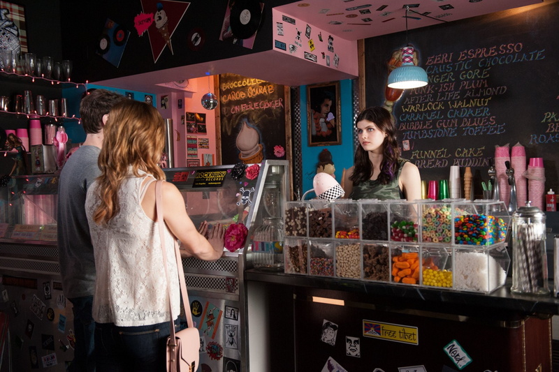 two people, 1080P, Movie, choice, three quarter length, retail display, consumerism, women, bar counter, store, young women, young adult, bar - drink establishment