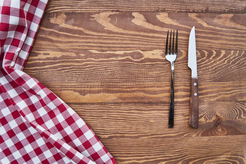 photo, plate, household equipment, knife, tablecloth, no people, pattern, silver, delicious, color, beautiful, eating utensil, close-up, wood grain, wood - material