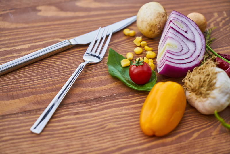 vegetable, organic, freshness, onion, no people, eating utensil, food and drink, food photo, wood - material, healthy eating, brown, vegetables, product photo