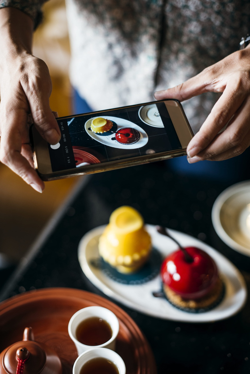 unrecognizable person, human body part, cake, taking, real people, food and drink, phone, human hand, selective focus, wireless technology, adult, smartphone
