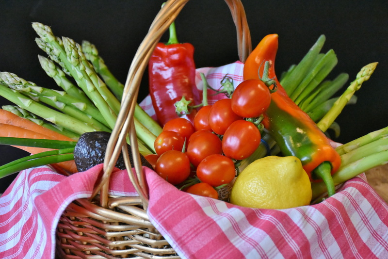 eat, container, green asparagus, indoors, no people, freshness, still life, food and drink, basket, diet, close-up, vegan, large group of objects, lemon