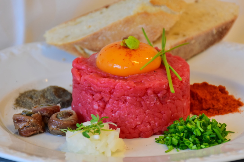 dinner, wellbeing, temptation, dish, diet, slice, steak, crockery, starter, egg, creative, egg yolk, table, meat, wasabi, onion, tatar, fried egg, season