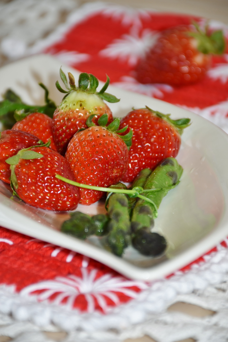 vitamins, green, sweet, gourmet, still life, temptation, strawberries, red, fruity, strawberry, asparagus, berry Fruit, ready-to-eat, low carb, vegan, herb
