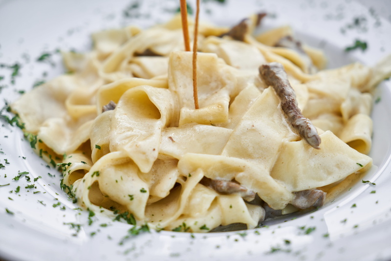 freshness, still life, sauce, detail shots, indoors, meal, background, color, health, dough, pepper, plate, close-up, 5K, pasta, meat, garnish, dairy product
