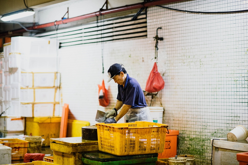 job, inside, three quarter length, one person, worker, holding, male, cleaver, 5K, building, day, knife, factory, men, working, standing, meat, industry