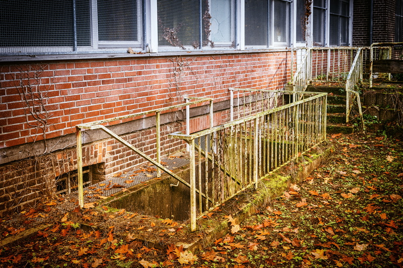 old, past, autumn, building exterior, railing, architecture, pforphoto, fence, brick wall, wall, weathered, building, nature, window, boundary, barrier