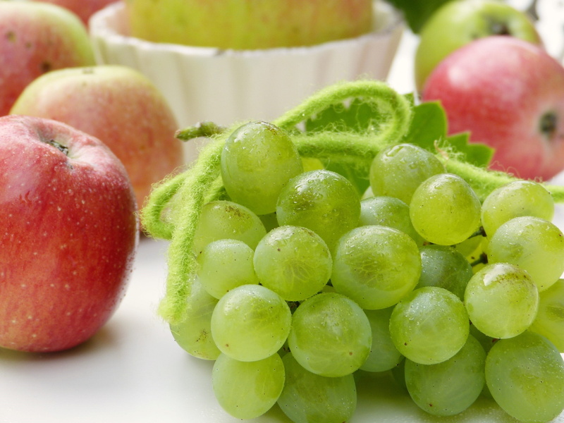 pesticidal, healthy, fruits, freshness, no people, close-up, detox, grape, indoors, fruit, unsprayed, healthy eating, apple, red, vitamins, harvest, prevent