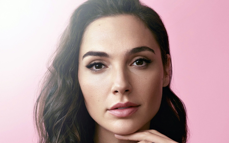 lipstick, gadot, front view, fashion, headshot, human face, hairstyle, portrait, beautiful woman, adult, indoors, make-up, colored background, beauty, harming