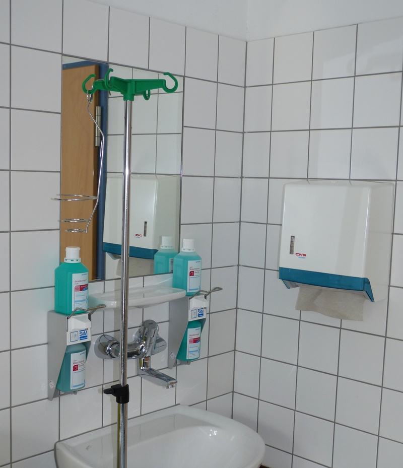 indoors, domestic room, hospital, sink, mirror, flooring, healthcare and medicine, bathroom, wall - building feature, household equipment, home, disease