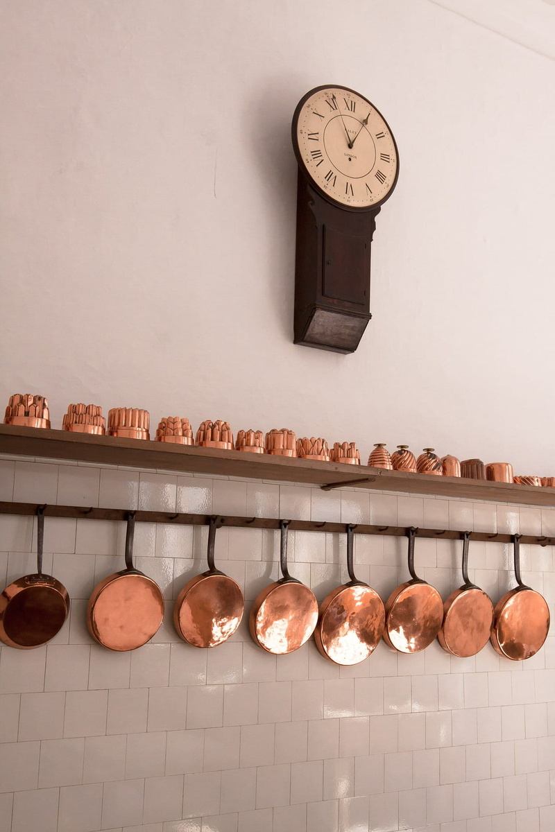 flooring, home interior, indoors, variation, in a row, food, time, 1080P, container, still life, wood - material, no people, domestic room, clock, wall clock