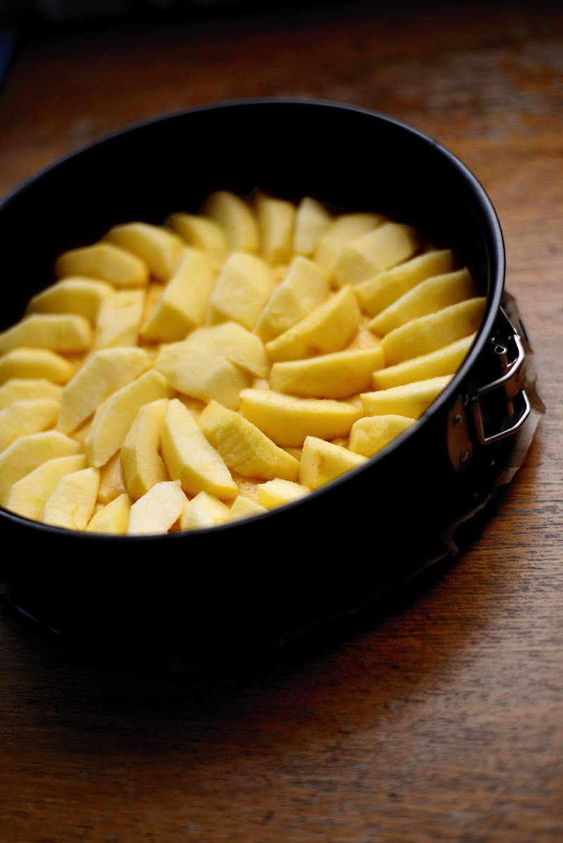 cake, pastries, food, sweet, bowl, close-up, ready-to-eat, apple pie, italian food, 5K, freshness, fruit, indoors, eat, still life, pasta, cake mould