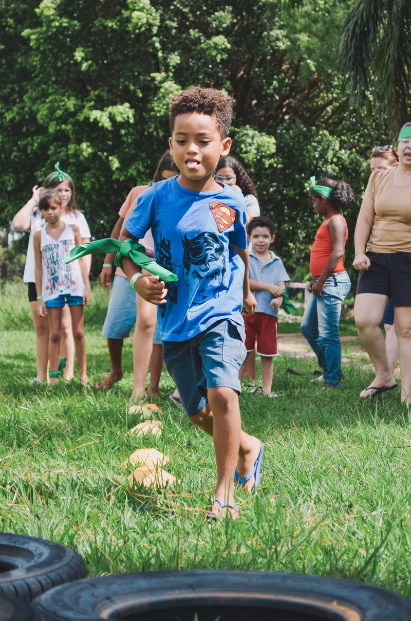 boy, full length, child, 4K, croquet, play, outdoors, green, girls, sports, women, casual clothing, running, kid, human, group of people, boys, front view