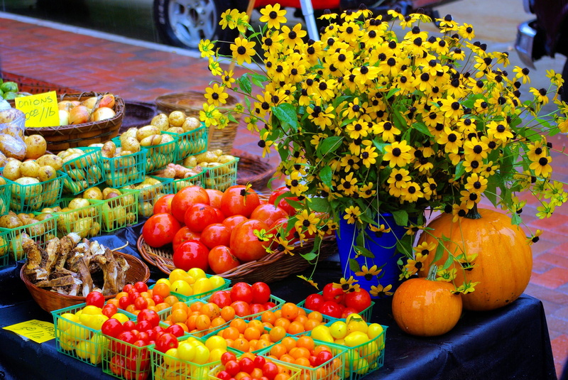 abundance, dane, tomatoes, vegetables, container, healthy, fruit, vitamin, day, organic, orange, market, large group of objects, farmers market table, market stall