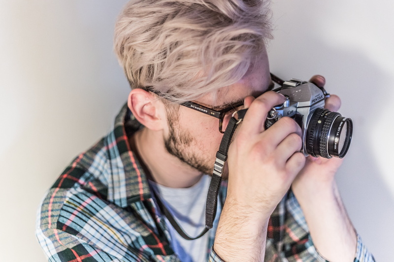 glasses, gray, photography themes, facial hair, photographing, mature adult, mature men, portrait, plaid, headshot, 5K, hipster - person, front view, shirt