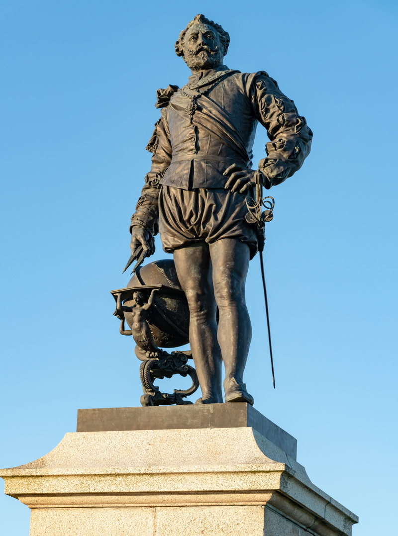 low angle view, statue, art and craft, 4K, memorial, clear sky, built structure, male likeness, sculpture, no people, human representation, the past, day
