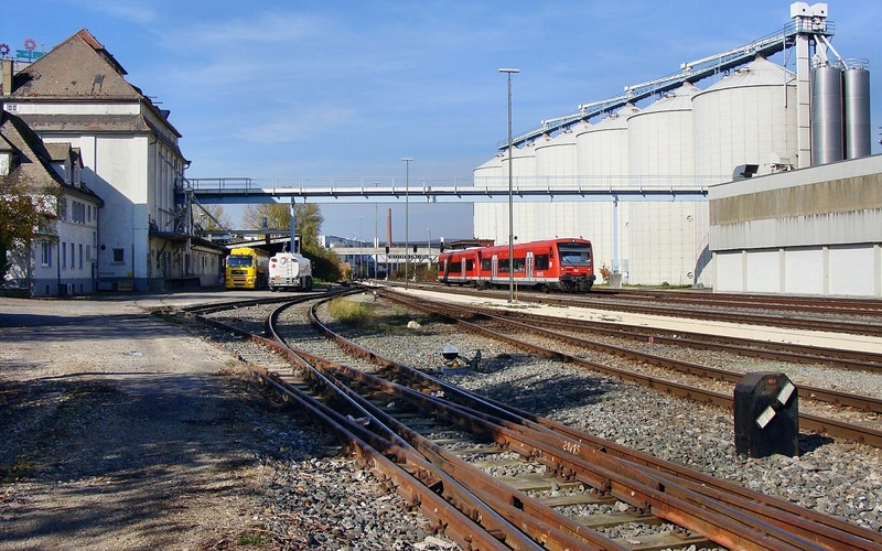 day, railway, vt 650, electricity, railroad car, nature, public transportation, railroad track, transportation, built structure, rail transportation, freight train